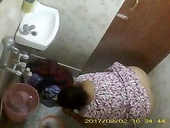 Plumper Mature Indian Bengali Milf Rina Washing In Bathroom