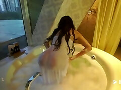 Taunt Sofia Big Dairy Cow in Bath Tub Hump Looking Great, Sexy Lady! 1080P