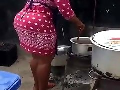 Monstrous booty african cougar cooking dinner for the family Monstrous booty african cougar cooking dinner for the family