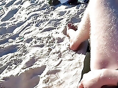 sexo al aire libre en una playa nudista en bahía