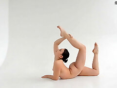 Super flexible super-hot gymnast Dasha Lopuhova