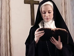 Sinful nun Serene Siren is actually prepared to work on soaking pussy