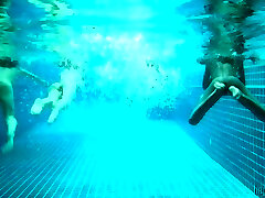 4 little mermaids in a pool