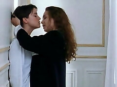 Claire Keim and Agathe de La Boulaye in lesbian love sequences