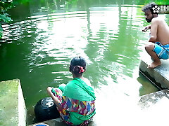 Kaamwali Bai ke sath Outdoor Masti Doodh Nikal ke  ( Hindi Audio )