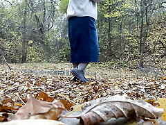 Bodacious Cougar in a long skirt pissing in the autumn park