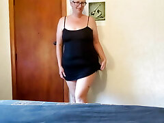 Aunt is so horny, would you mount her?