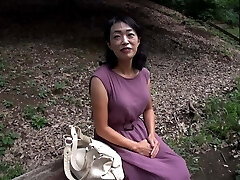 H053G04 A simple 60th birthday mature woman is a shaved pussy! An ordinary aunt makes a bod with an great sensitivity shake
