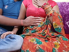 Desi bhabhi ka pati ghar par nahi tha to bhabhi ne apane hi bistar par devar ko bulakar chudai ki Desi bhabhi ka pati ghar par nahi tha to bhabhi ne apane hi bistar par devar ko bulakar chudai ki