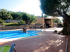Big Ass Amateur Wife Is Very Hot to Fuck Rock Hard in the Pool