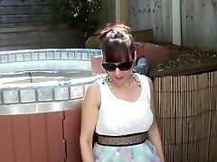 Great solo scene by a smutty mummy enjoying herself at the pool