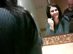 En el lavabo con la cachonda madurita española Montse Swinger