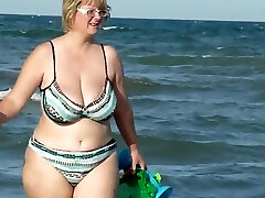 plump mom spied on the beach