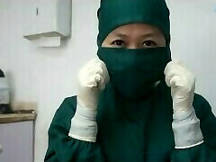 infermiera cinese di guanti