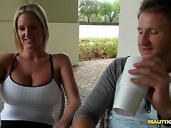 MilfHunter - Uber-cute and smoothie MilfHunter - Uber-cute and smoothie