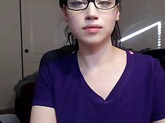 Teen with Glasses make a Anal Show on Cam