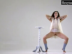 Flexible Teenager Urusula Fe Flexible Teenager Urusula Fe