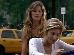 Gisele B�ndchen smoothing and manhandling Jennifer Esposito in the movie Cab