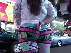 Big ass and hefty thighs in leggings