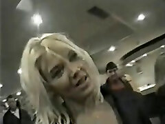 A Real Crowd Pleaser! Public Jizm Dump at a Convention.