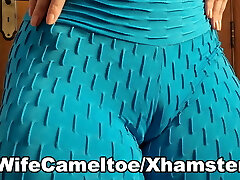 Hot wifey's cameltoe in gym leggings Hot wifey's cameltoe in gym leggings