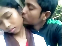 Desi Indian Girl Dt Her BF Outdoor