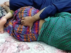 تخت به اشتراک گذاشته شده با دختر خوانده خود را تلاش, اولین بار