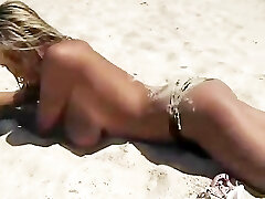 Ines Cudna Nude In Spiaggia