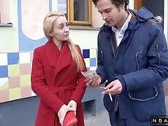 SKINNY MILF DEEP ANAL Cuckold BOYFRIEND AT STREET CASTING