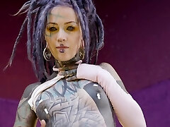 Tatted beauty Anuskatzz has her ass gaped