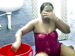 Sexy lady Bath Demonstrate