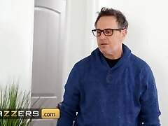 Brazzers - Hot Angela White Pleads Therapist Keiran Lee To Fuck Her In The Bum To Cure Her Horniness