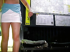 im bus alleine macht sie es sich im bus alleine macht sie es sich