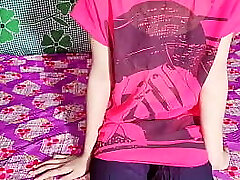 देसी लड़की अपने यार के पानी अपने चूत में गिराया