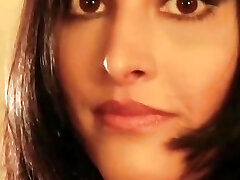 Hot Babe From Bollywood India Showing Off Amazing Curves