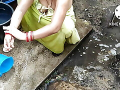 Bhabhi anita yadav ki warm bathing