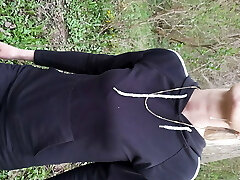 chica amateur se folla a su novia en la selva de la montaña