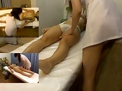 Der sexuellen massage video mit asiatische Schlampe, die ist masturbiert