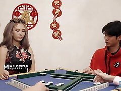 secretaria asiática de grandes tetas calientes se folla a su jefe por un aumento secretaria asiática de grandes tetas calientes se folla a su jefe por un aumento