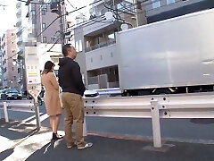 el hombre que la ha estado vigilando durante un día