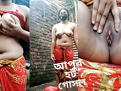 我的妹妹做她的洗澡录像。 美丽的孟加拉国女孩大胸部成熟的淋浴与全赤裸裸的