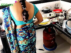 ( Kichen fuckfest )6) Mami khana khane baithi hai jab tak chod lete hai