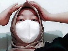 This hijab girl milks in her room alone