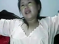Wetting pussy of lonely Chinese Cougar