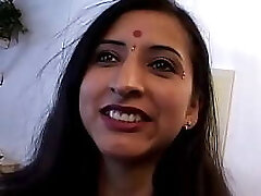 la esposa india quiere obtener su primera doble penetración, por lo que el esposo invita al vecino a ayudar la esposa india quiere obtener su primera doble penetración, por lo que el esposo invita al vecino a ayudar