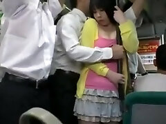 en el bus sexo con tetas grandes en el bus sexo con tetas grandes