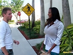 MilfHunter - Parking lot sweetheart