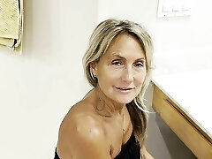 MILF Likes Pissing Dirty Martini MILF Likes Pissing Dirty Martini