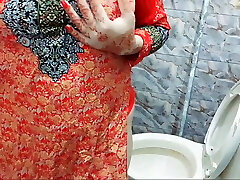 Desi Beautiful Mom Shaving Pussy And Armpits On Eid And Urinating In Bathroom