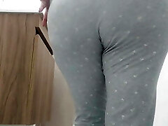 Recording my stepsister's fat ass in the bathroom